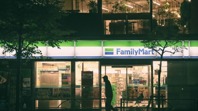 残業帰りにコンビニでお菓子を買ってしまうのは、意志が弱いせいじゃなかった